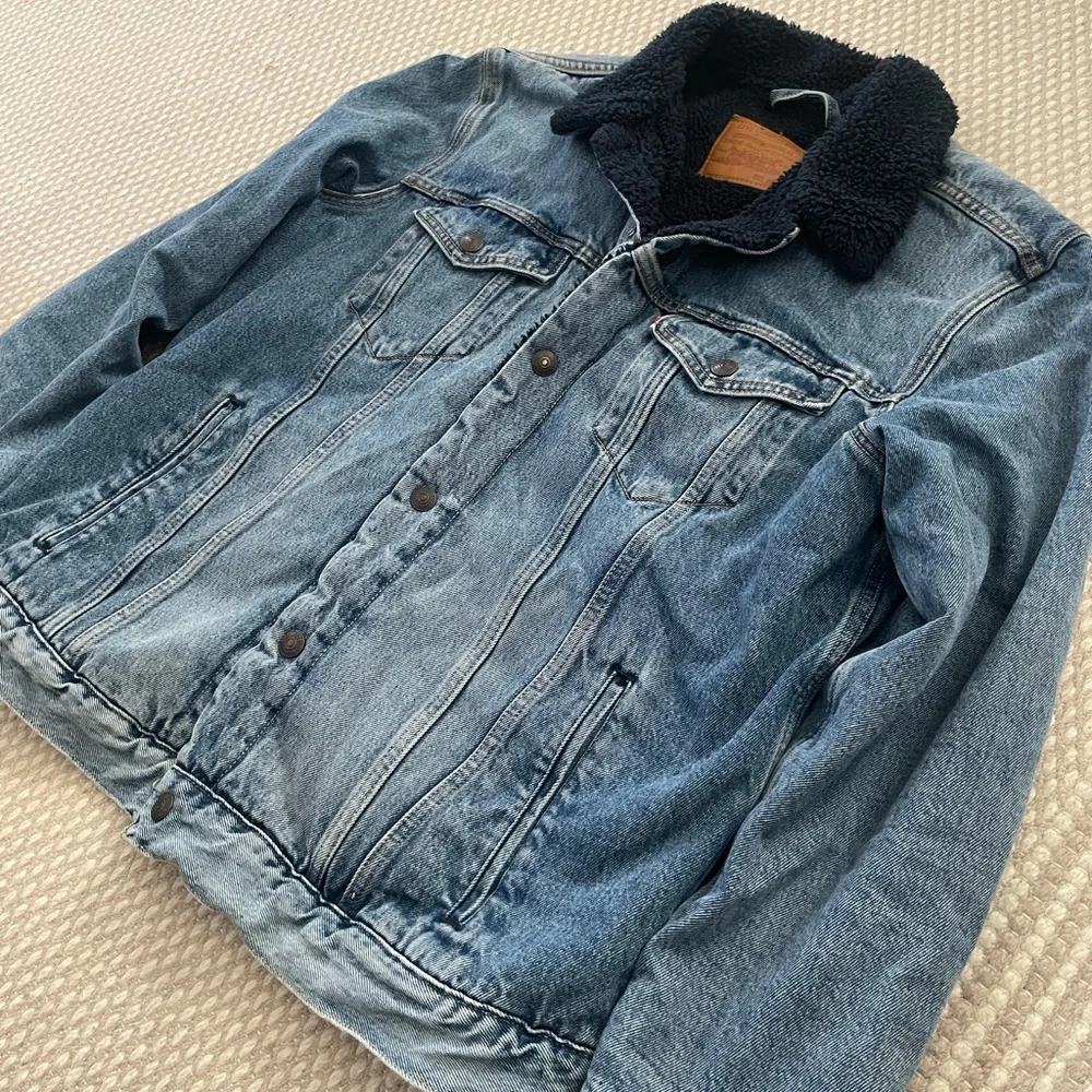 Levi's Blue Denim Sherpa-Lined Jacket - Picture 5 of 11